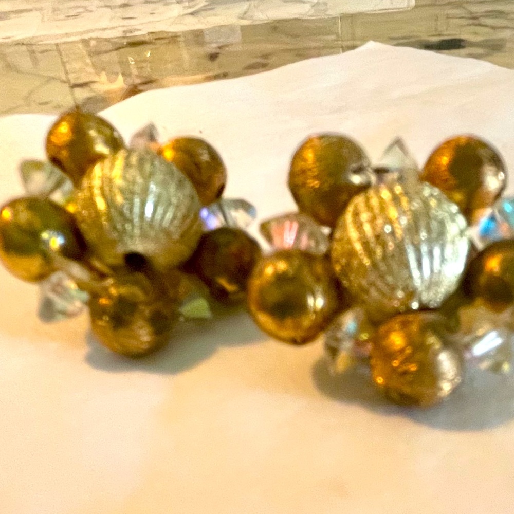 Vintage clip on Earrings by Lisner.